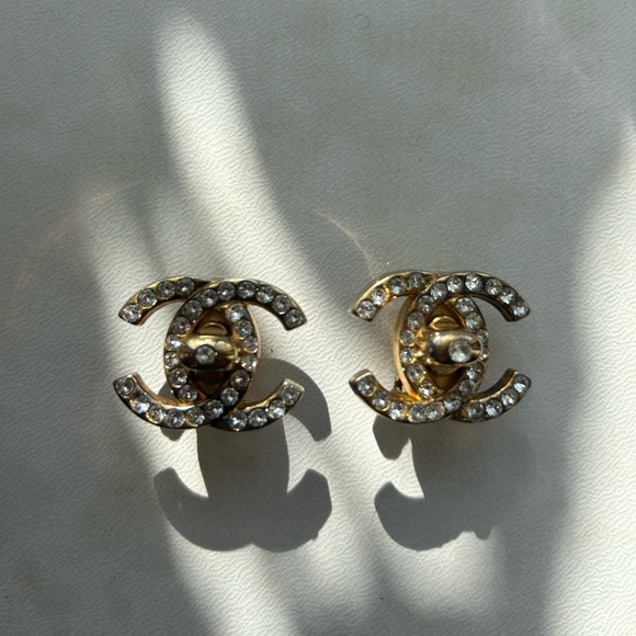 Chanel vintage XL CC turn turn lock clip on earrings